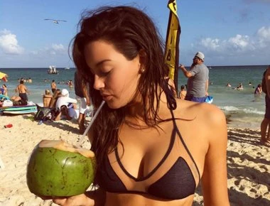 Ατελείωτες διακοπές για την 22χρονη Denise Schaefer (φωτό)